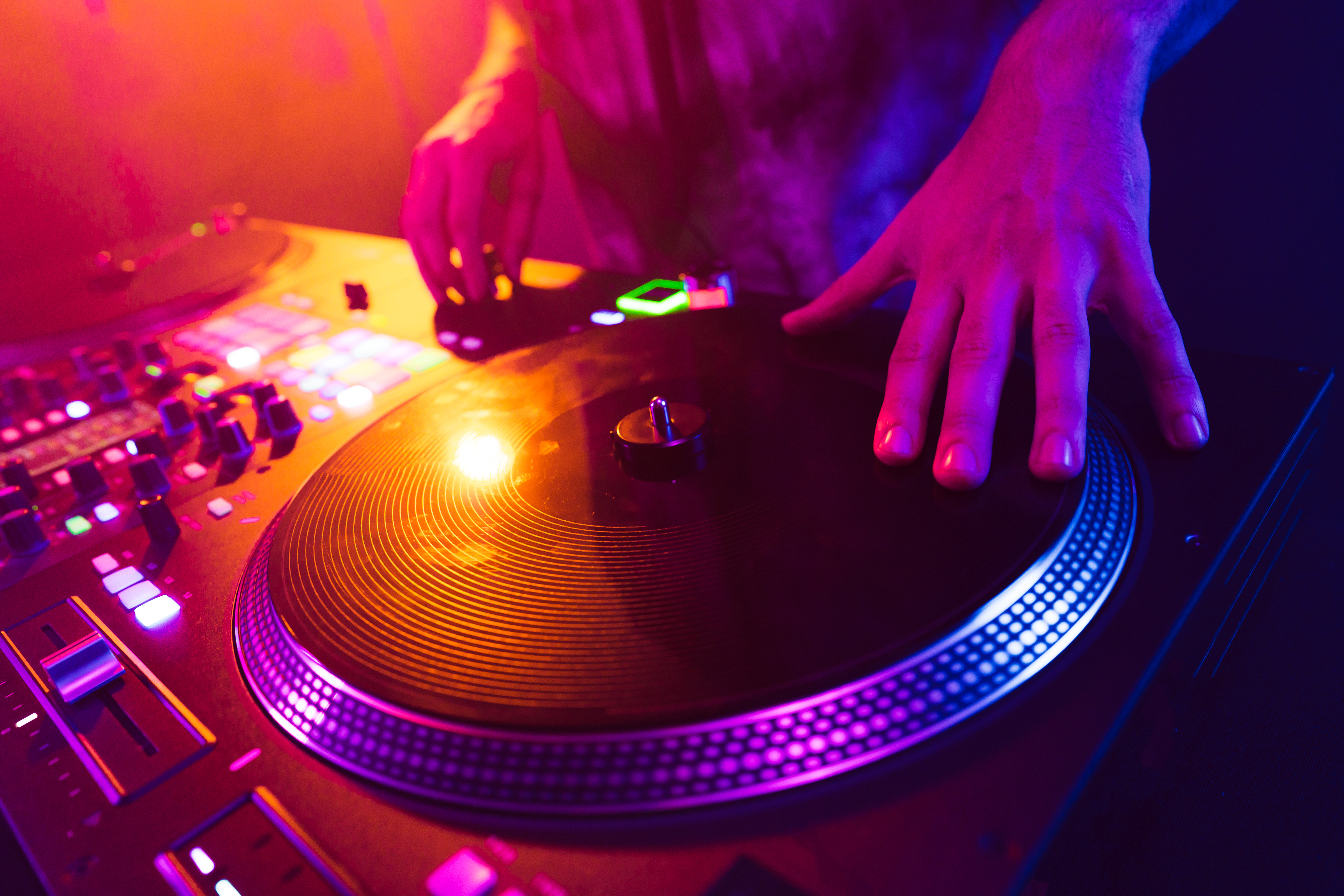 DJ